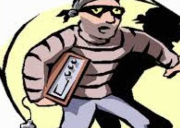 वांद्रे येथे व्यावसायिकाचे अपहरण करुन लुटमार