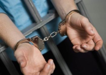 इमिटेशन ज्वेलरी मालकाला खंडणीसाठी धमकाविणार्‍या दोघांना अटक