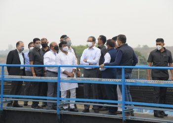 मा.मुख्यमंत्री गोसेखुर्द प्रकल्पाला भंडारा येथे भेट देताना