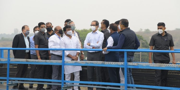 मा.मुख्यमंत्री गोसेखुर्द प्रकल्पाला भंडारा येथे भेट देताना