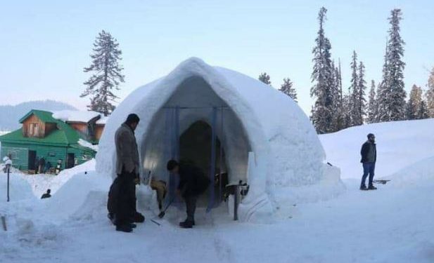 #चांगलीबातमी काश्मिरात भारतातील पहिला इग्लू कॅफे, बाहेर थंड-थंड, आत गरम-गरम