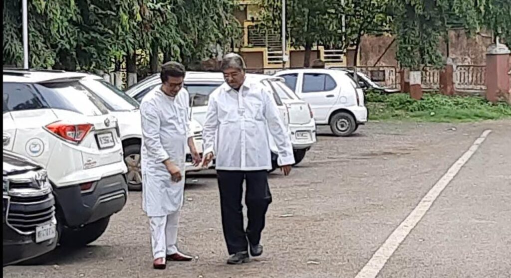 Raj Thackeray Chandrakant Patil Nashik meeting (4)