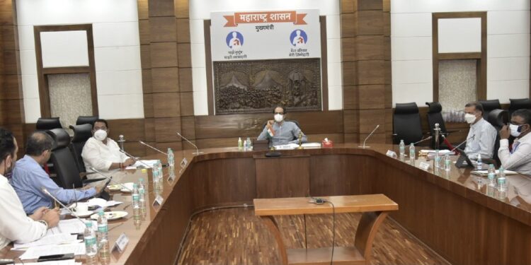 “मानव वन्यजीव संघर्ष कमी करण्यासाठी उपाययोजना, शेतकऱ्यांसाठी सौर कुंपण योजनेचा लाभ!”