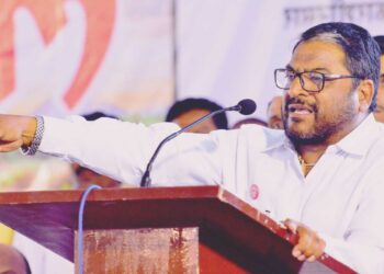 राजू शेट्टींना आघाडीत जाण्याचा पश्चाताप, स्वाभिमानी लवकरच आघाडी सोडण्याबद्दल निर्णय घेणार!