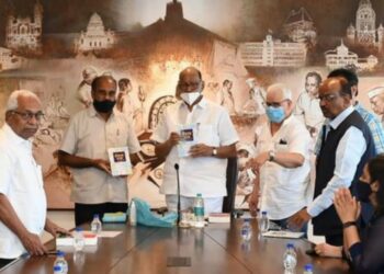 हेमंत टकले यांचे लेखन अंतःकरणाचा ठाव घेणारे; शरद पवार यांचे उद्गार