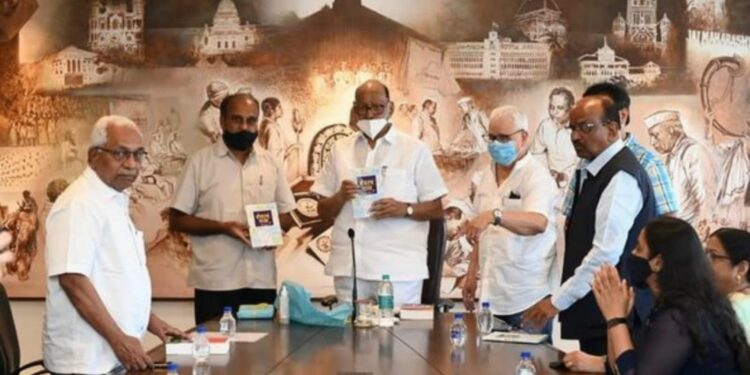 हेमंत टकले यांचे लेखन अंतःकरणाचा ठाव घेणारे; शरद पवार यांचे उद्गार