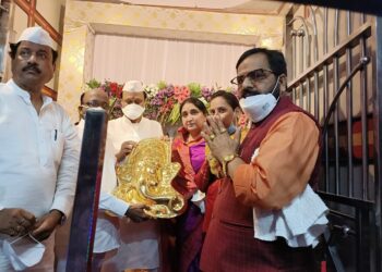 Ajit Pawar Sunetra Pawar Suvarn Ganesh-1