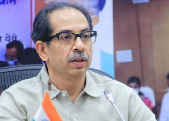 …तर मुख्यमंत्री उद्धवजी ठाकरे पॅरोलवरील आरोपीसोबत बॅनरवर फोटो छापणार का?