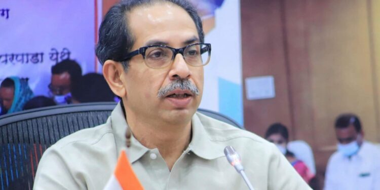 …तर मुख्यमंत्री उद्धवजी ठाकरे पॅरोलवरील आरोपीसोबत बॅनरवर फोटो छापणार का?