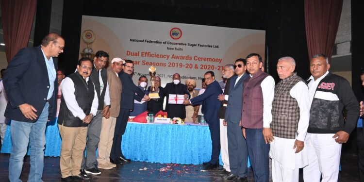 राष्ट्रीय फेडरेशन ऑफ कोऑपरेटिव शुगर फॅक्ट्रीज्स ली. च्या वतीने ‘दक्षता पुरस्कारा’चे वितरण 1