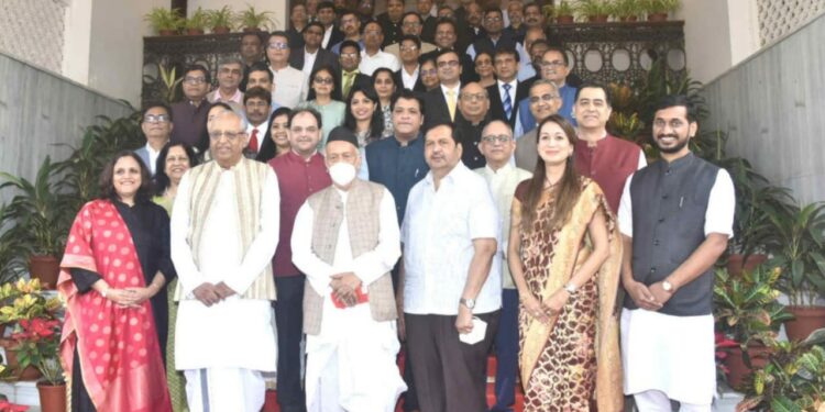 Governor felicitates food distributers during Corona pandemic period