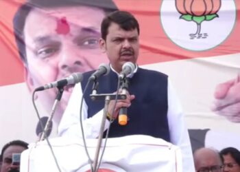 fadnavis attacked mvA GOVERNMENT ON LIQUOR ISSUE