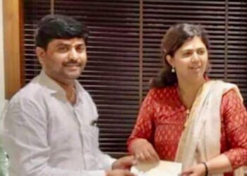 sanjay sanap with pankaja munde