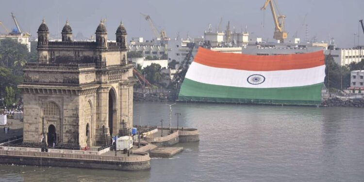 World's biggest tricolour in mumbai (2)