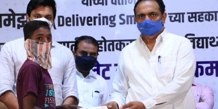 Free tab distribution to students in sangli district