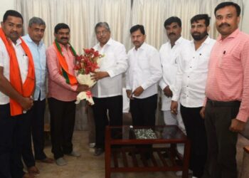 leftist farmer leader's right turn, vilas babar join bjp