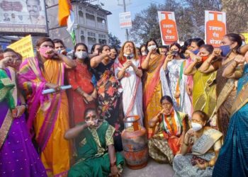 Congress Womens protest against gas price hike and inflation
