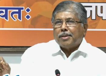 Chandrakant Patil critisize sharad pawar on Test of Pune Metro project