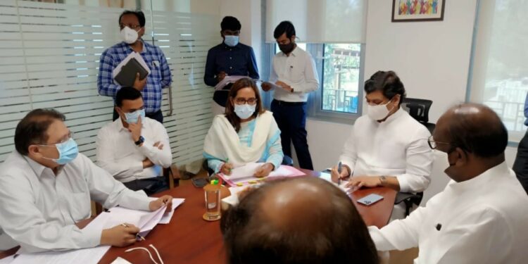 Dhananjay Munde instruction to start hostels of Social Justice Department