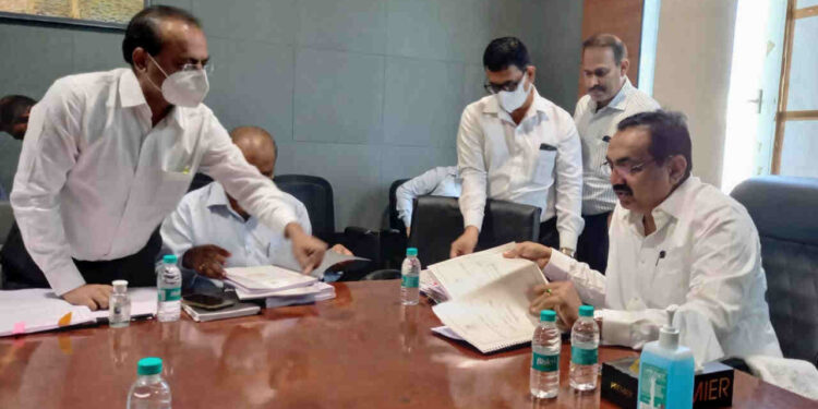 jayant patil instruction on canals of Jayakwadi Dam