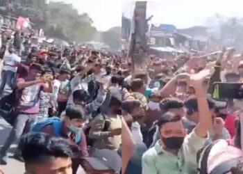 Agitation Outside Varsha Gaikwad House