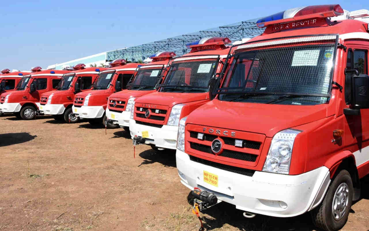 Rapid Response vehicles at Loni Deokar in Indapur