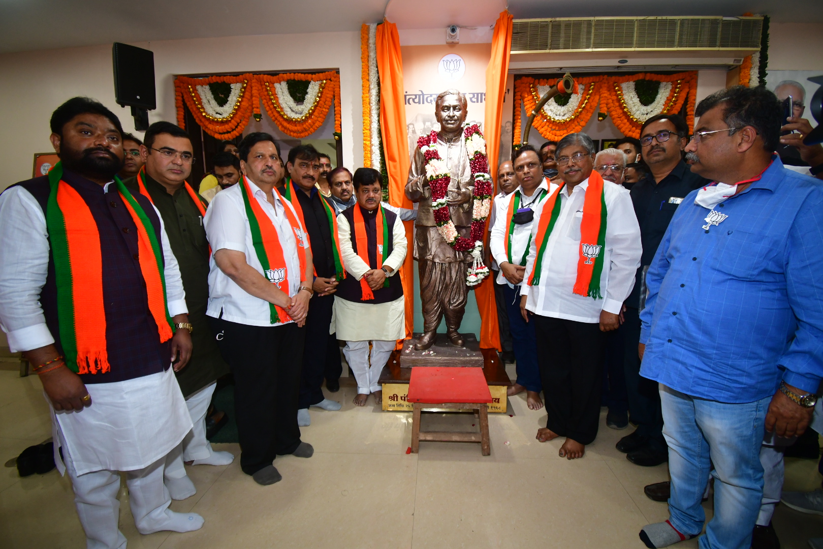 chandrakant patil unveiled statue of Pandit Deendayal Upadhyay