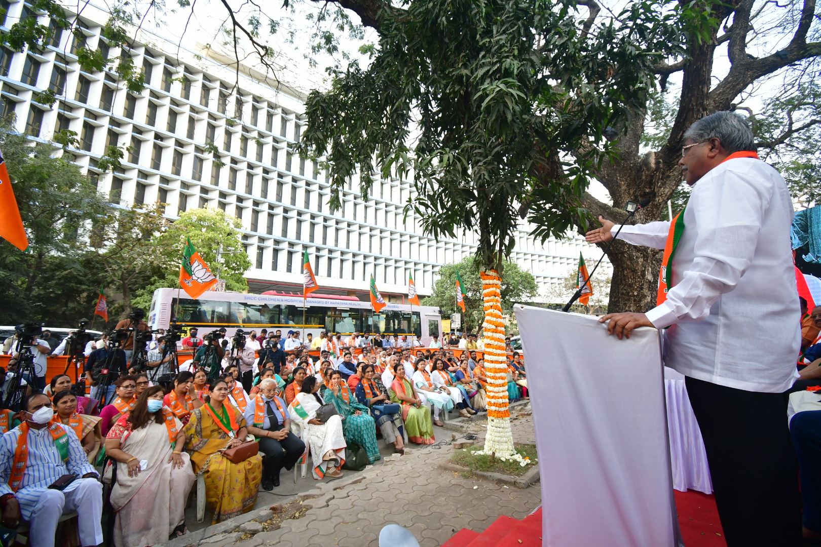 chandrakant patil unveiled statue of Pandit Deendayal Upadhyay