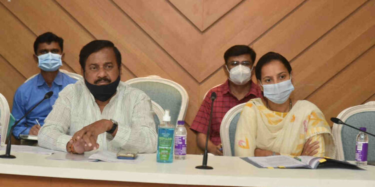 Aditi Tatkare instruction on flood control measures at Mahad