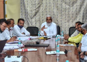 राज्यात नर्सरी हब सुरु करण्यासंदर्भात आढावा बैठक 1.jpg