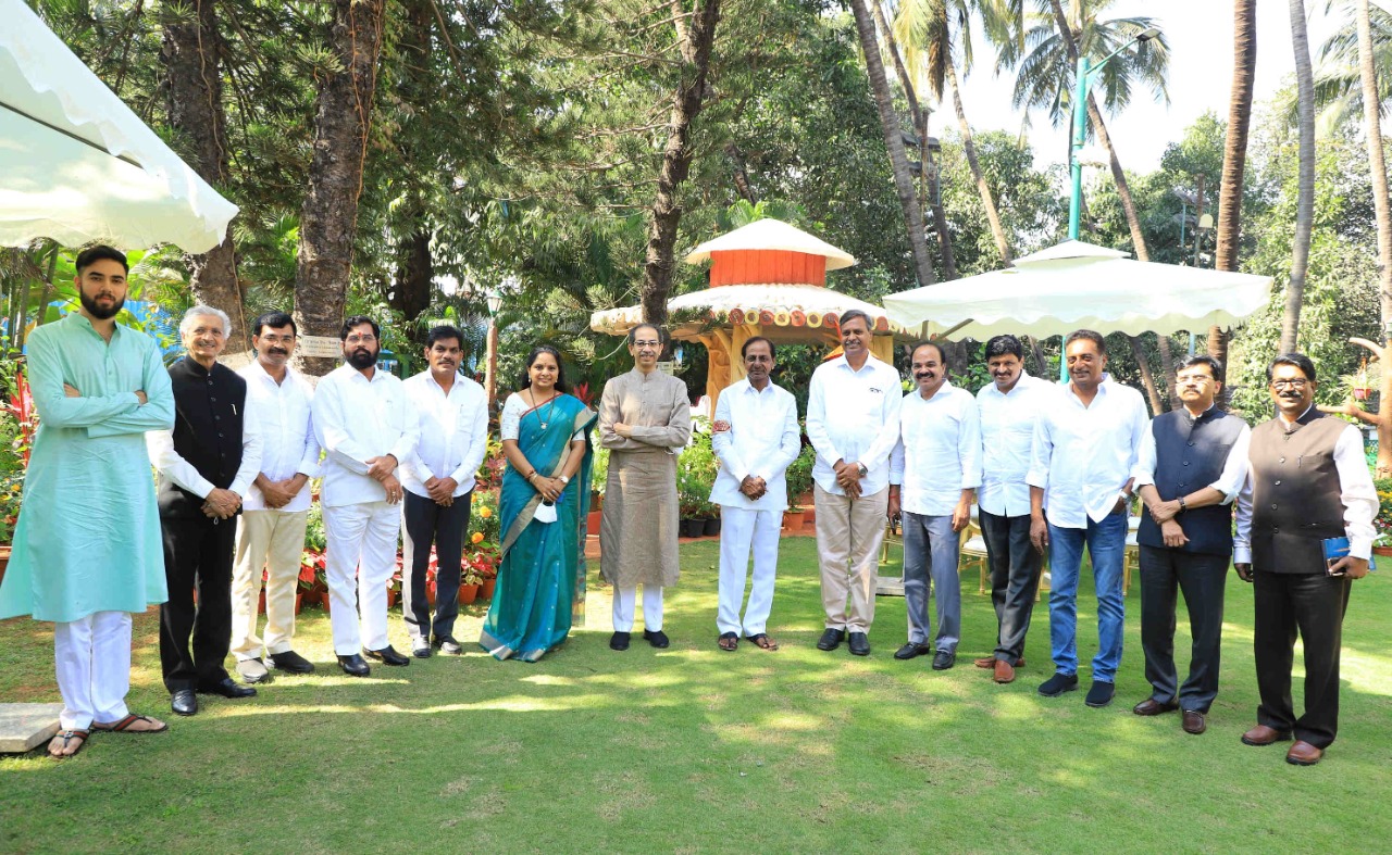 K chandrashekar rao mumbai meeting with cm 