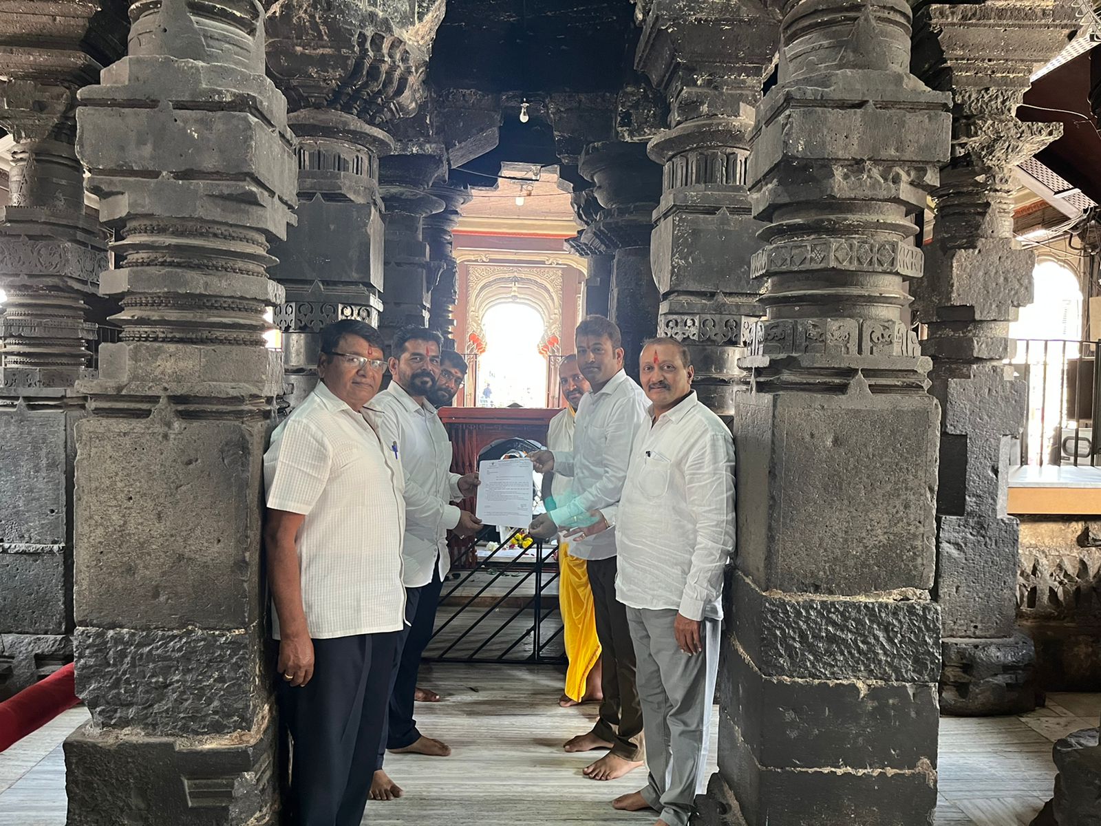 Silver idol of Shri Ambabai weighing 51 kg by Kolhapur Saraf Traders Association