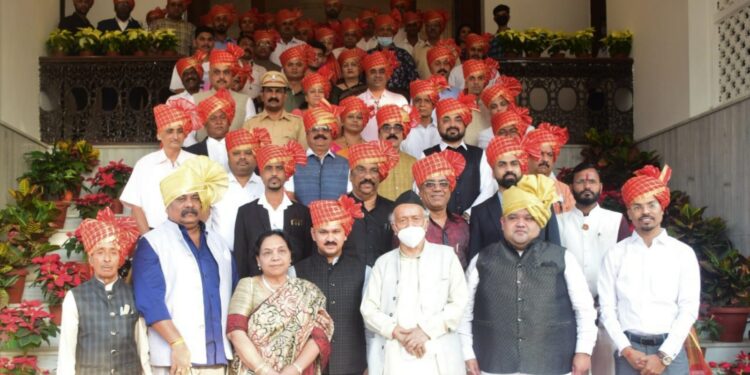 Maharashtra Governor presents Kamgar Mitra Puraskars