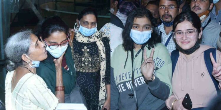 219 students stucked in Ukraine return safely to Mumbai