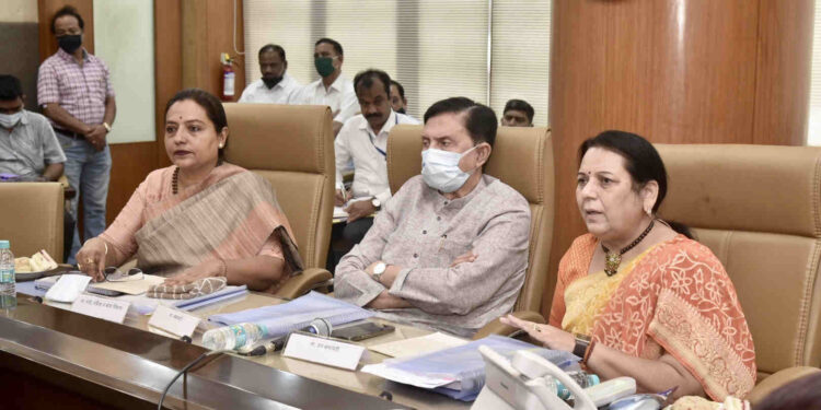 विधानभवन येथे ४थ्या महिला धोरणाच्या प्रारूपावर सुचना आणि अभिप्राय देण्यासाठी बैठक 2