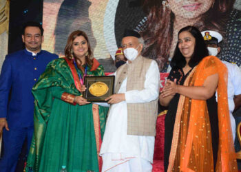 Governor Koshyari felicitates 'Powerful Women of the Year' 3