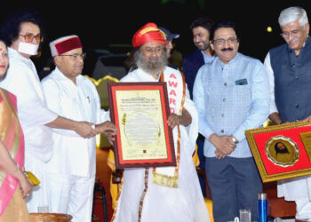 spiritual guru Sri Sri Ravi Shankarji Awarded with 'Suryadatta National Lifetime Achievement Award-2022'