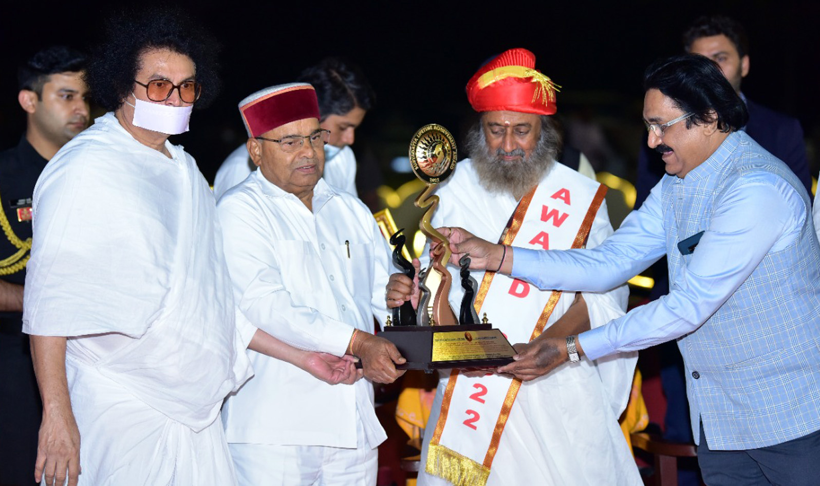 spiritual guru Sri Sri Ravi Shankarji Awarded with 'Suryadatta National Lifetime Achievement Award-2022'