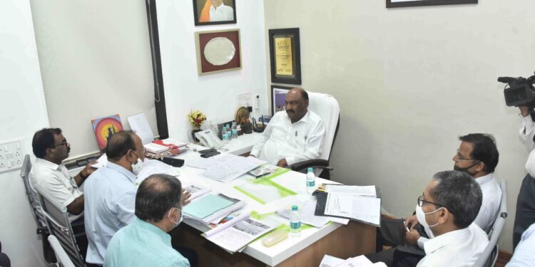 फलोत्पादन विभागाचा फलोत्पादन मंत्री संदिपान भुमरे यांनी घेतला आढावा