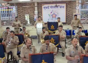 Mumbai Police band performance on srivalli song