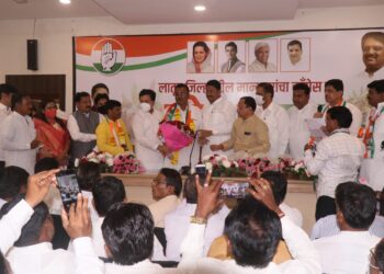 BJP office bearers from Latur join Congress