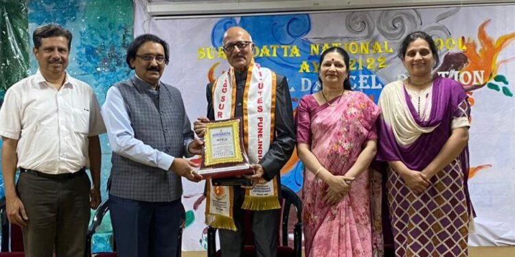 Dr. Kalyan Gangwal; Awarded with 'Suryadatta Dhanvantari Award'