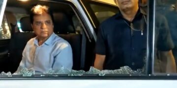 Attack on Kirit somaiya And his car by shivsainik