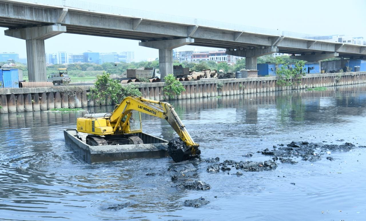 first time bmc commissioner on ground to inspect sanitation works