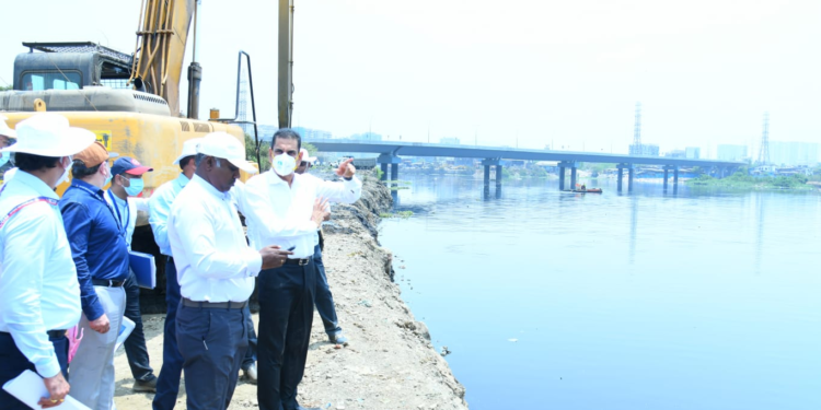 first time bmc commissioner on ground to inspect sanitation works