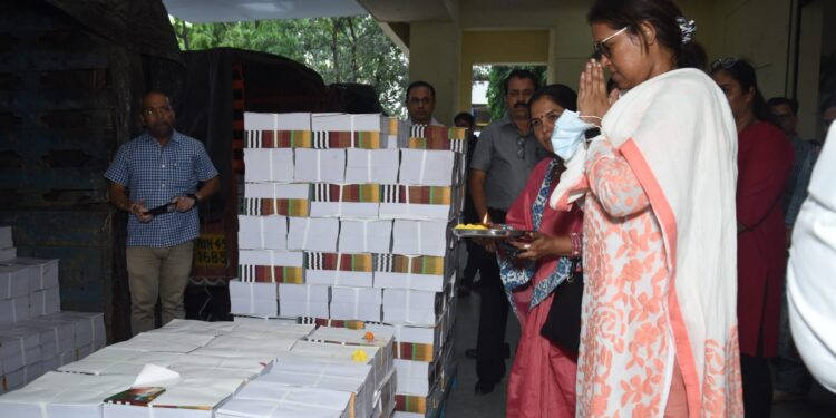 समग्र शिक्षा अभियानातंर्गत पाठ्यपुस्तकाच्या वितरणाचा प्रारंभ 1