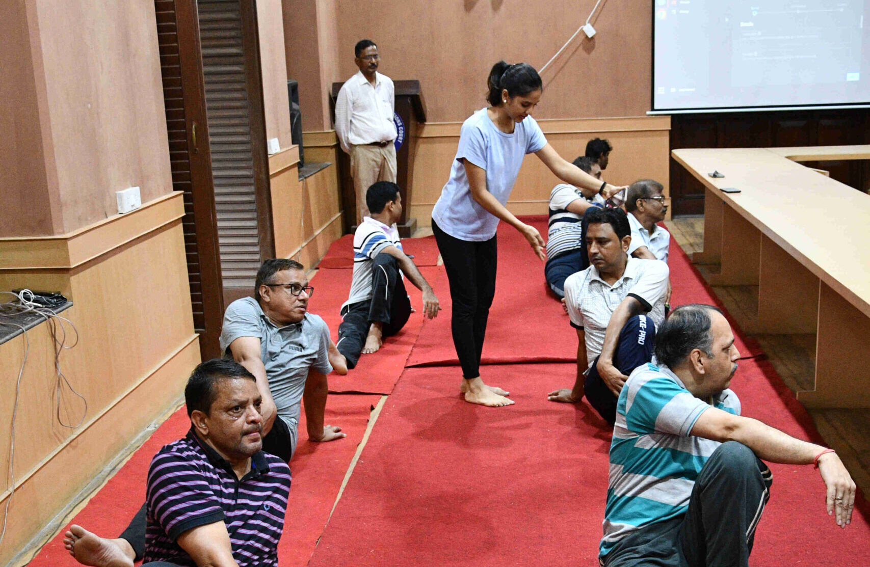 नगर दिवाणी व सत्र न्यायालयात आंतरराष्ट्रीय योग दिन साजरा 2