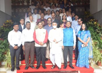 Governor felicitates Corona Warriors from Mumbai's Rajasthani community 2