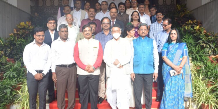 Governor felicitates Corona Warriors from Mumbai's Rajasthani community 2