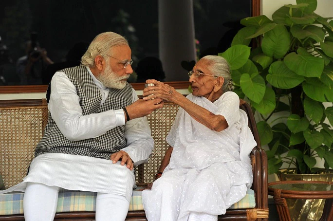 PM Modi With mother 10